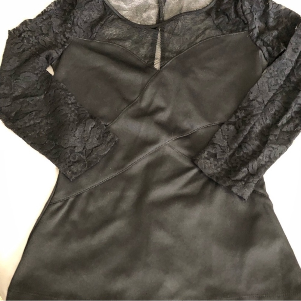 Guess women’s top